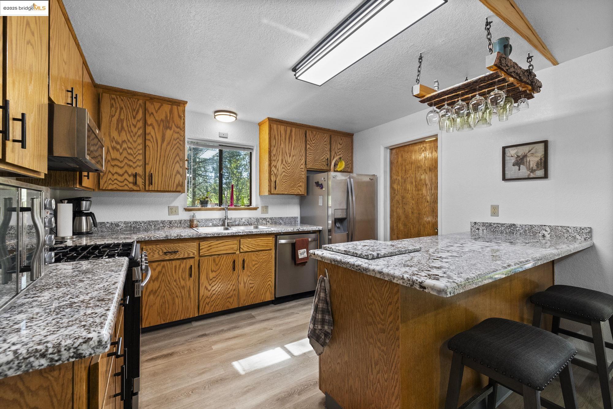 Detail Gallery Image 12 of 54 For 20790 Crescent Way, Groveland,  CA 95321-9427 - 3 Beds | 3 Baths