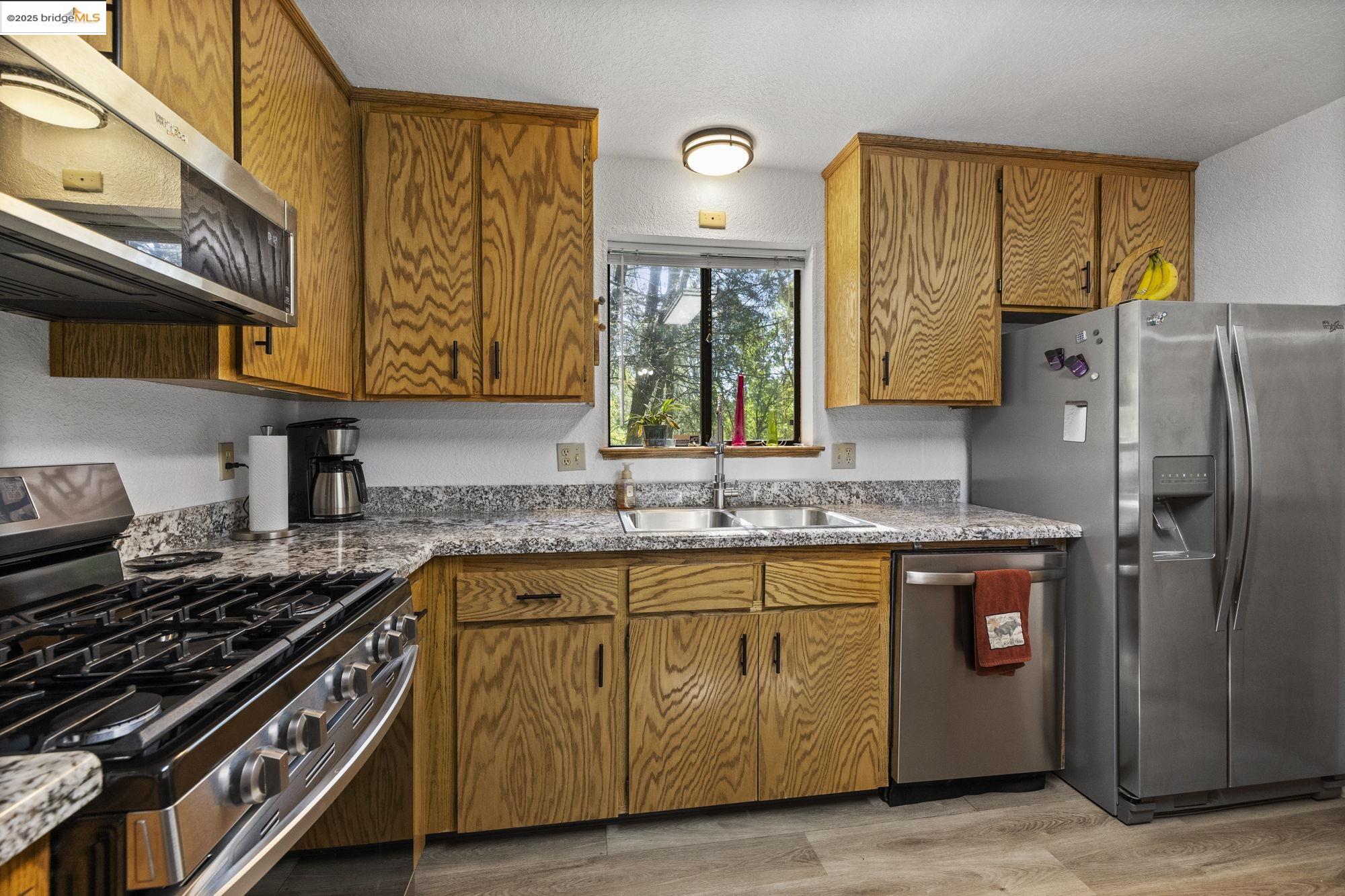 Detail Gallery Image 15 of 54 For 20790 Crescent Way, Groveland,  CA 95321-9427 - 3 Beds | 3 Baths
