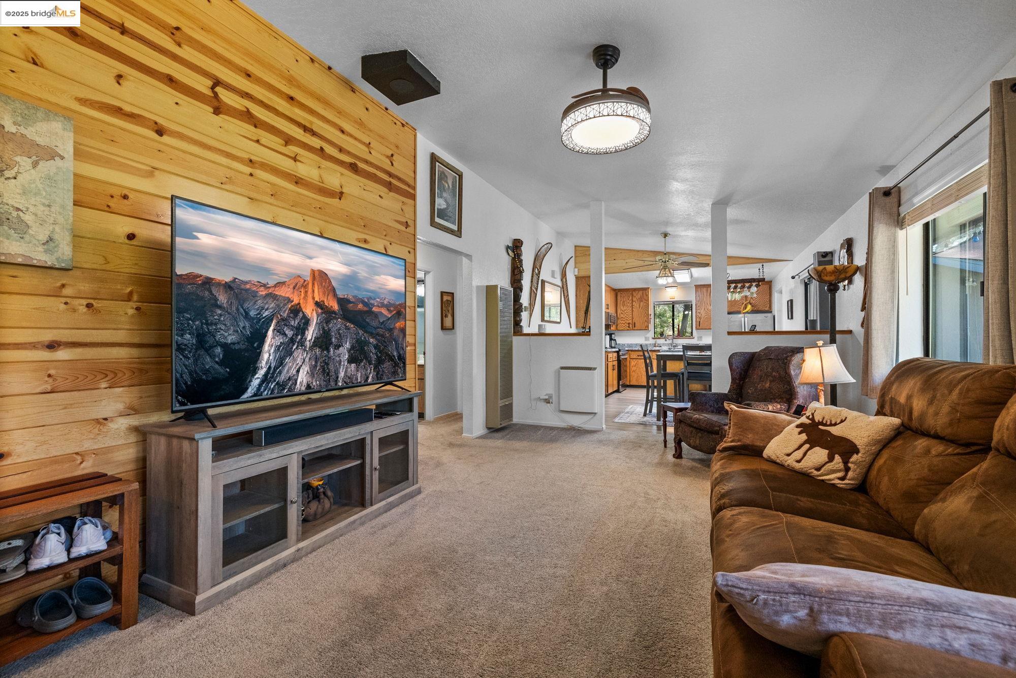 Detail Gallery Image 8 of 54 For 20790 Crescent Way, Groveland,  CA 95321-9427 - 3 Beds | 3 Baths