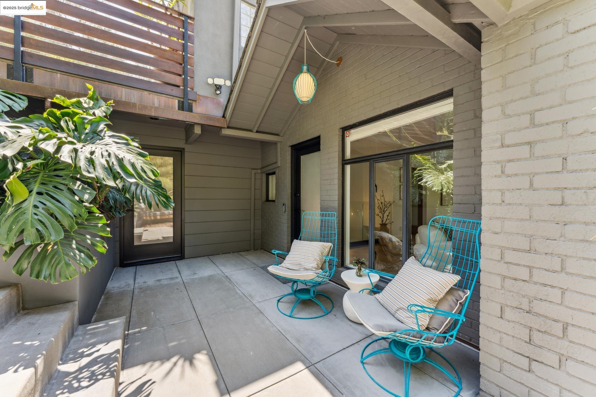 Detail Gallery Image 1 of 60 For 6353 Westover Drive, Oakland,  CA 94611 - 3 Beds | 2 Baths