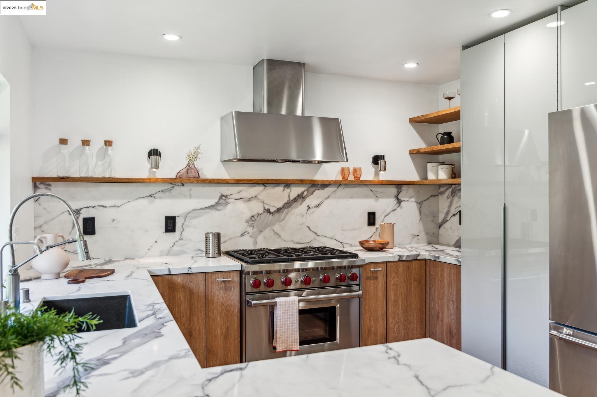 Detail Gallery Image 14 of 60 For 6353 Westover Drive, Oakland,  CA 94611 - 3 Beds | 2 Baths