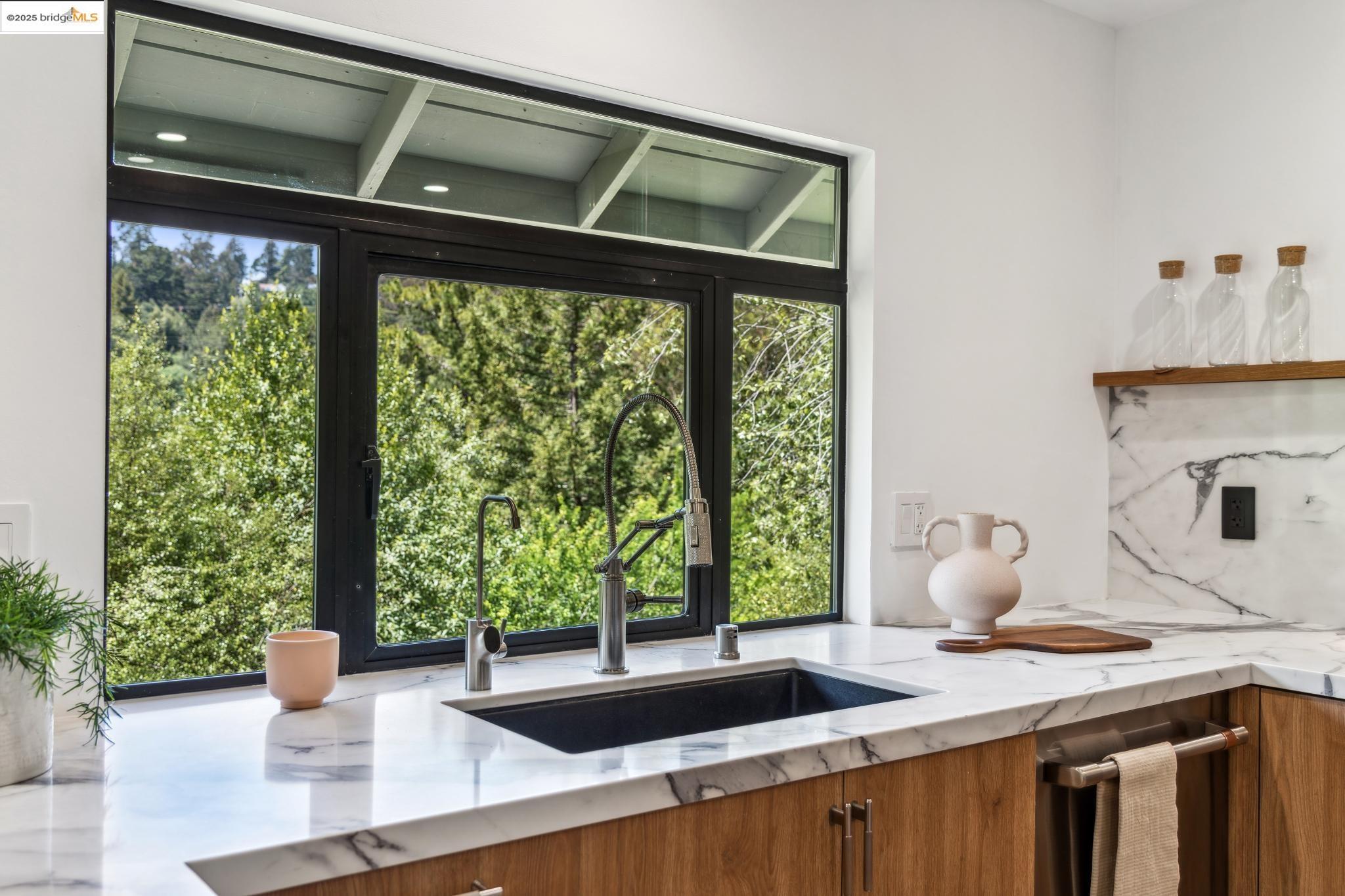 Detail Gallery Image 17 of 60 For 6353 Westover Drive, Oakland,  CA 94611 - 3 Beds | 2 Baths