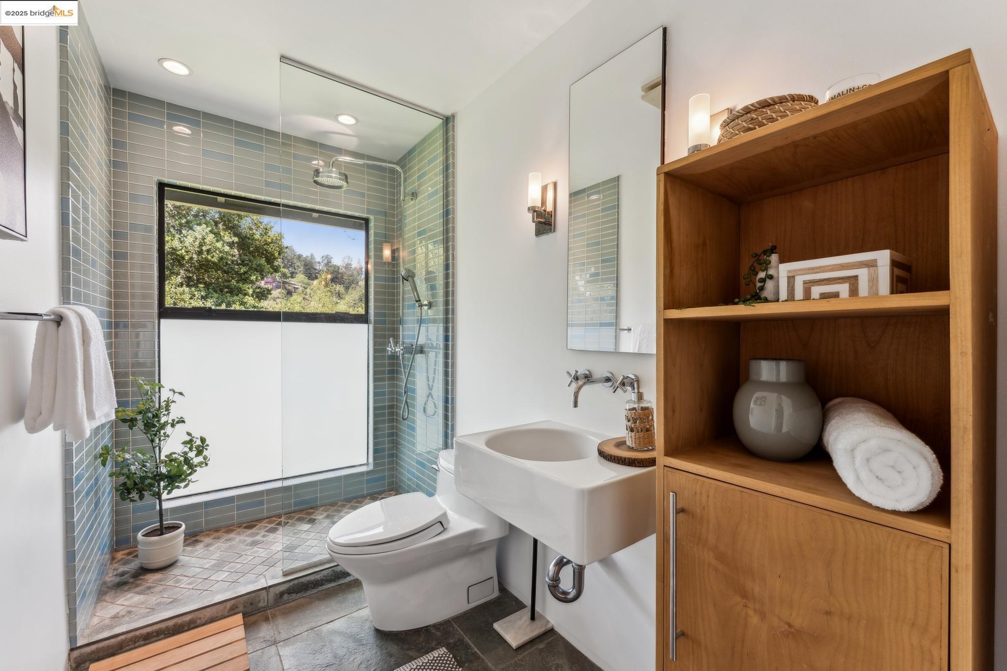 Detail Gallery Image 20 of 60 For 6353 Westover Drive, Oakland,  CA 94611 - 3 Beds | 2 Baths