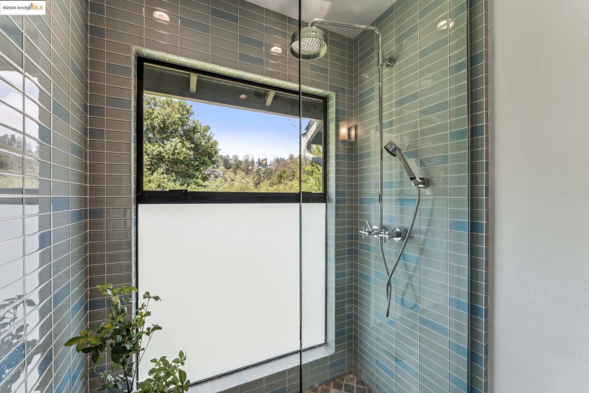 Detail Gallery Image 21 of 60 For 6353 Westover Drive, Oakland,  CA 94611 - 3 Beds | 2 Baths