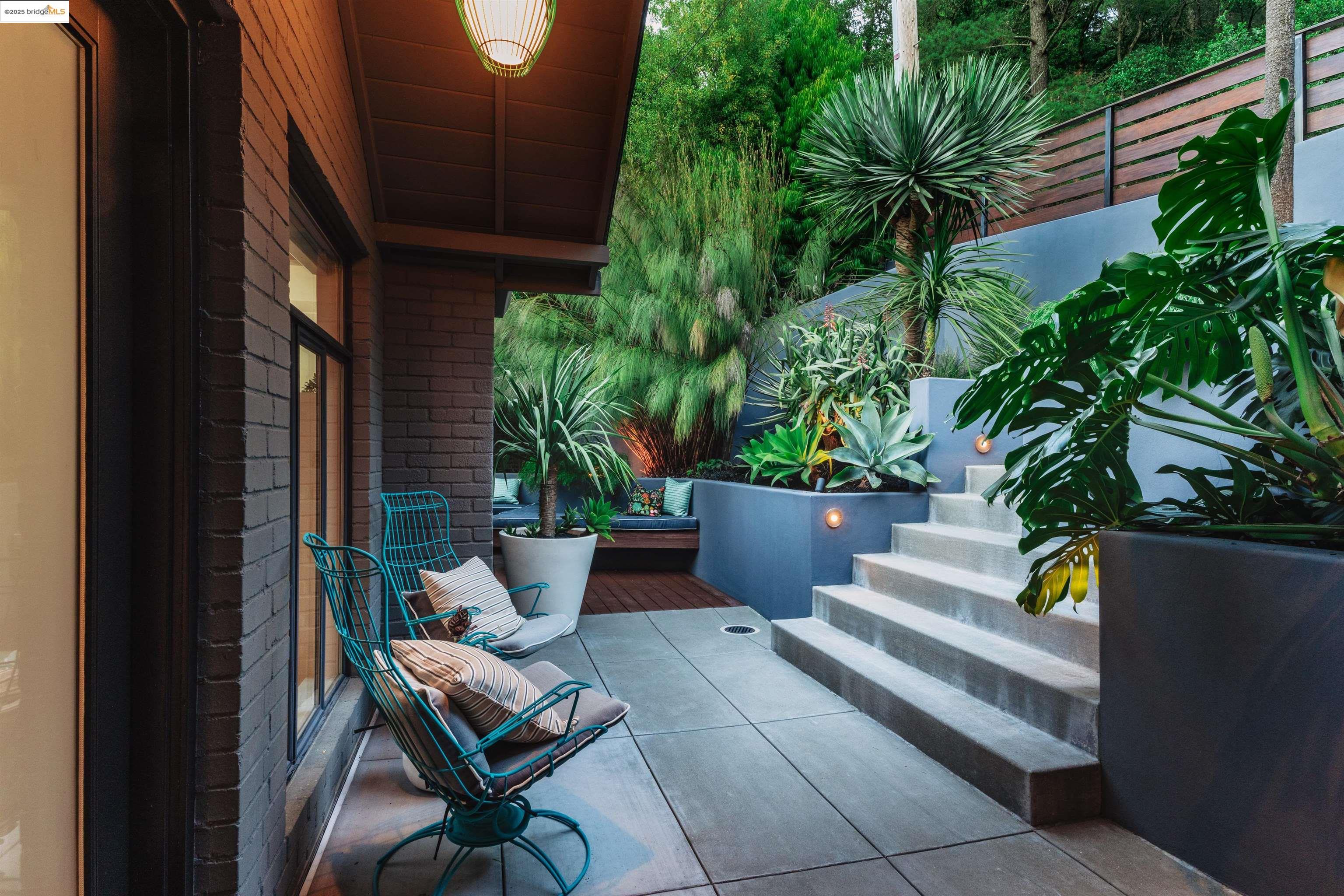 Detail Gallery Image 4 of 60 For 6353 Westover Drive, Oakland,  CA 94611 - 3 Beds | 2 Baths
