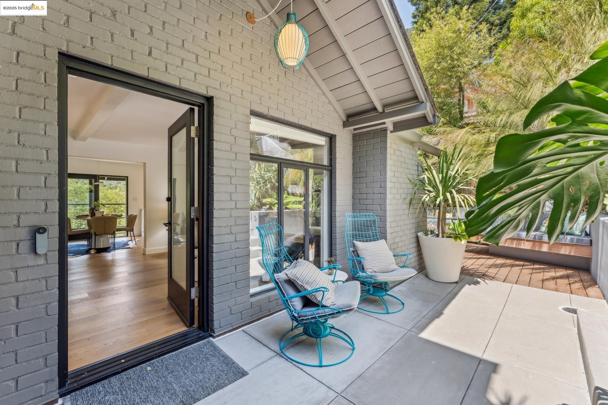 Detail Gallery Image 5 of 60 For 6353 Westover Drive, Oakland,  CA 94611 - 3 Beds | 2 Baths