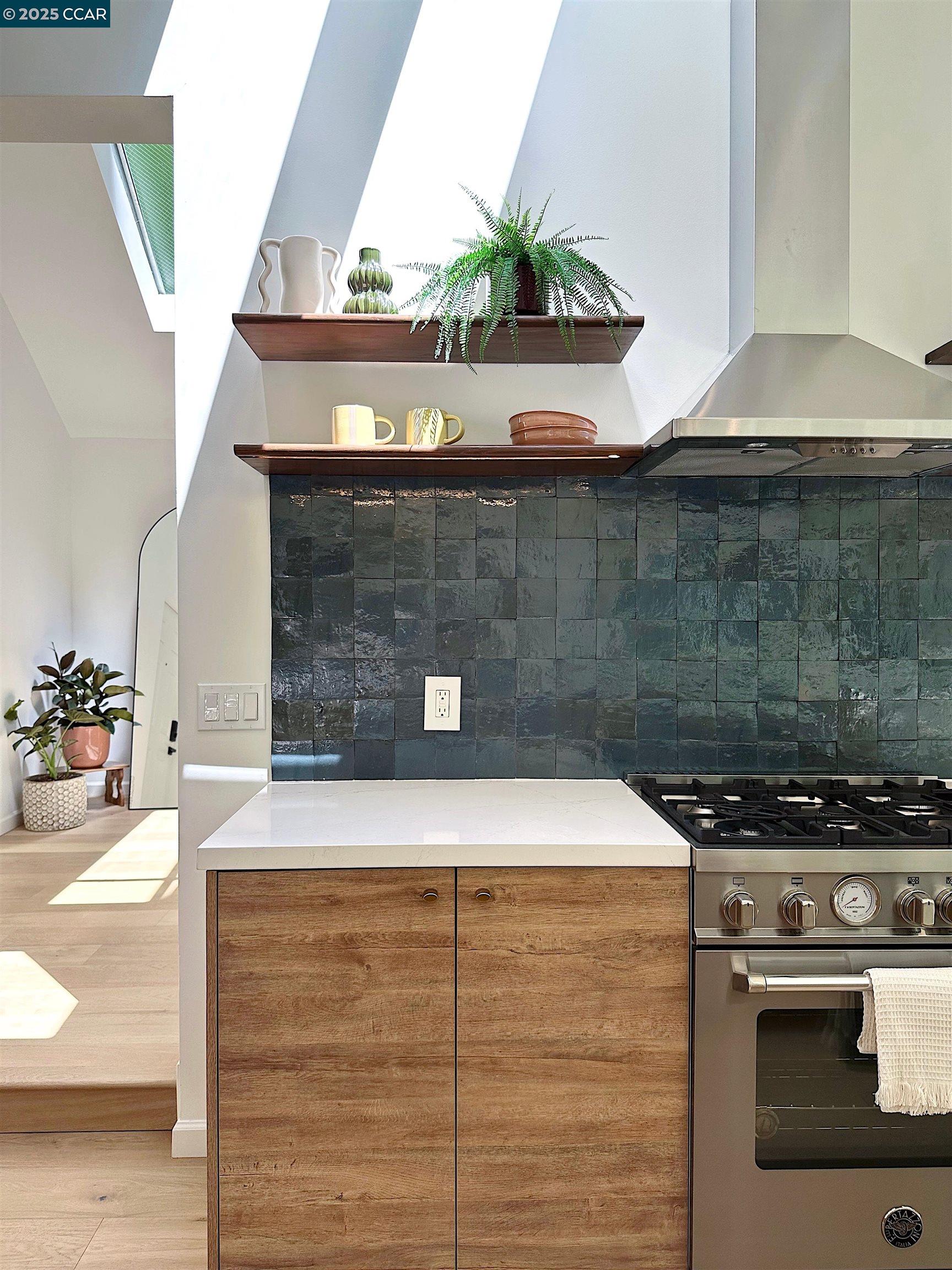 Detail Gallery Image 10 of 49 For 264 Madrone Ave, Larkspur,  CA 94939 - 2 Beds | 2 Baths