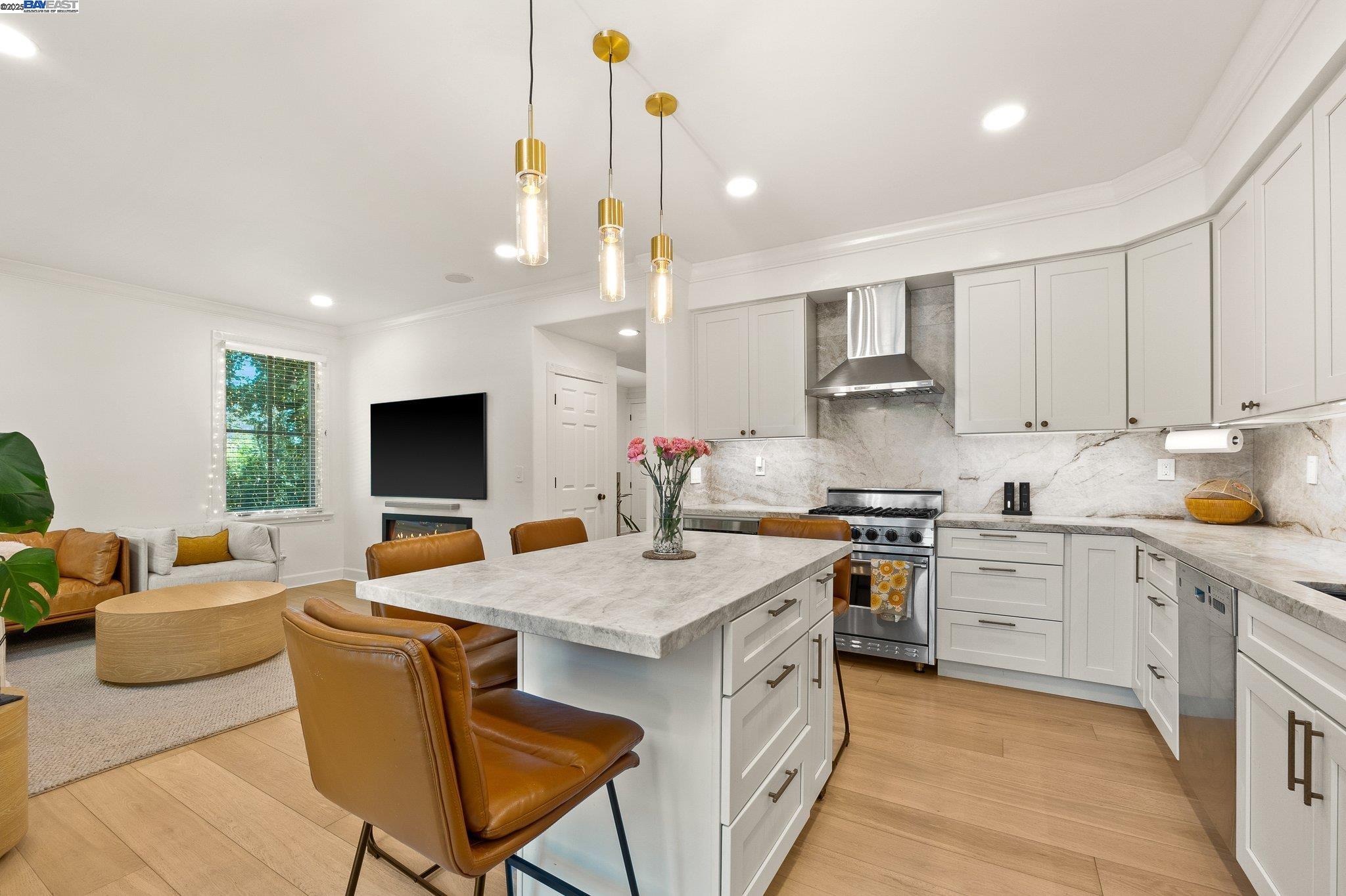 Detail Gallery Image 13 of 38 For 100 Boyer Ln, Los Gatos,  CA 95030 - 3 Beds | 2/1 Baths