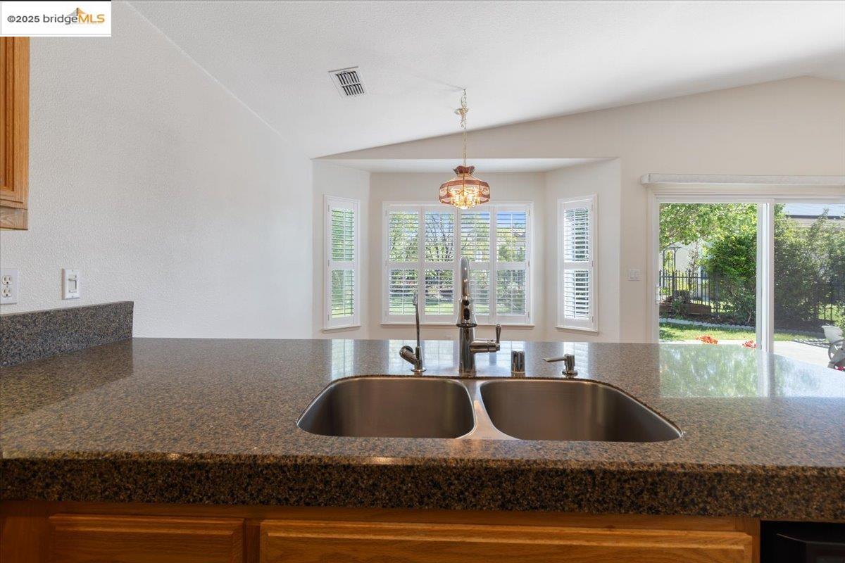 Detail Gallery Image 12 of 32 For 330 Cypress, Rio Vista,  CA 94571 - 2 Beds | 2 Baths