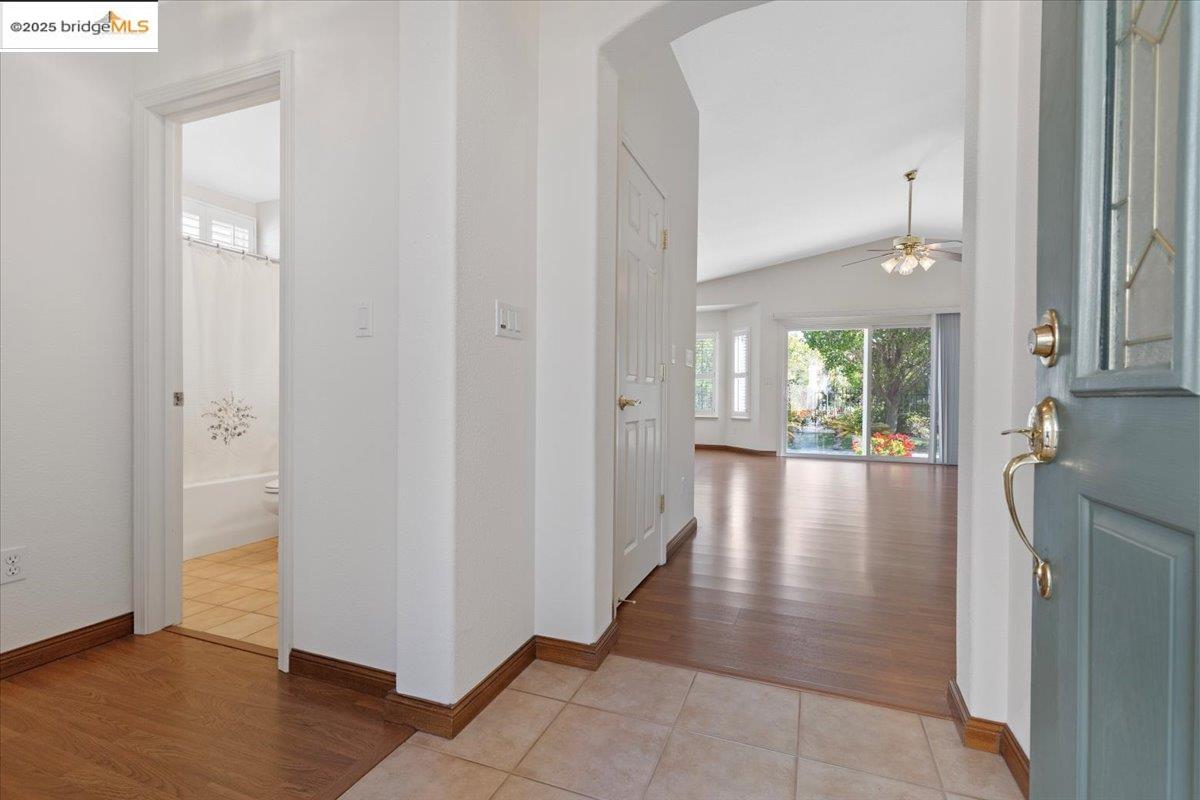 Detail Gallery Image 3 of 32 For 330 Cypress, Rio Vista,  CA 94571 - 2 Beds | 2 Baths
