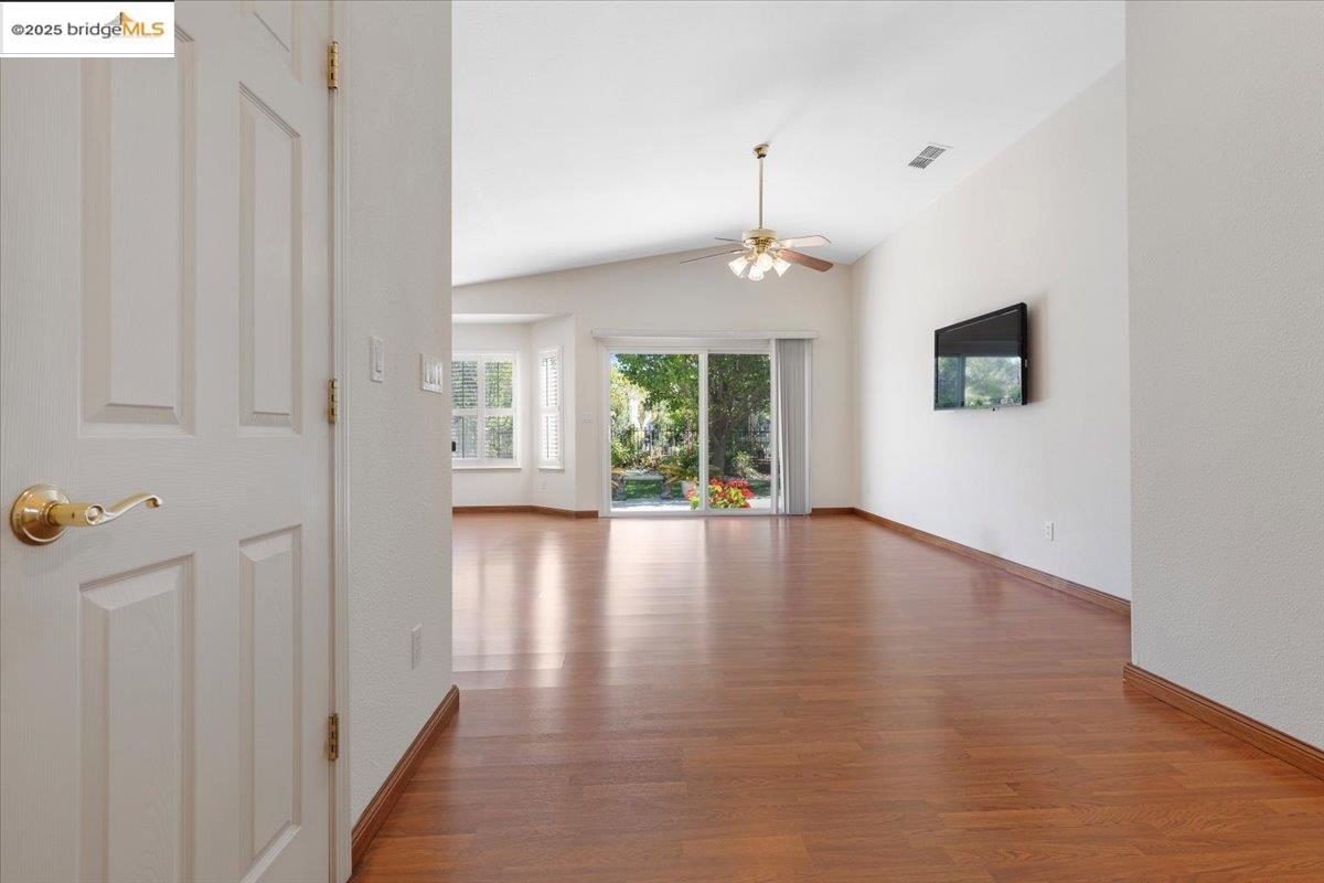 Detail Gallery Image 4 of 32 For 330 Cypress, Rio Vista,  CA 94571 - 2 Beds | 2 Baths