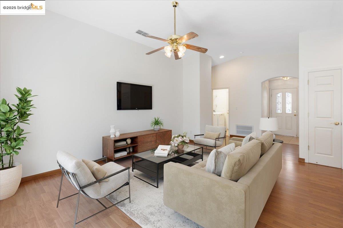Detail Gallery Image 5 of 32 For 330 Cypress, Rio Vista,  CA 94571 - 2 Beds | 2 Baths