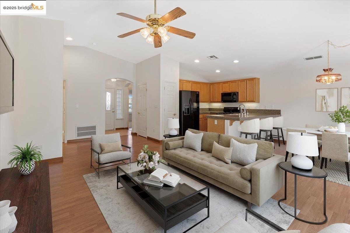Detail Gallery Image 6 of 32 For 330 Cypress, Rio Vista,  CA 94571 - 2 Beds | 2 Baths
