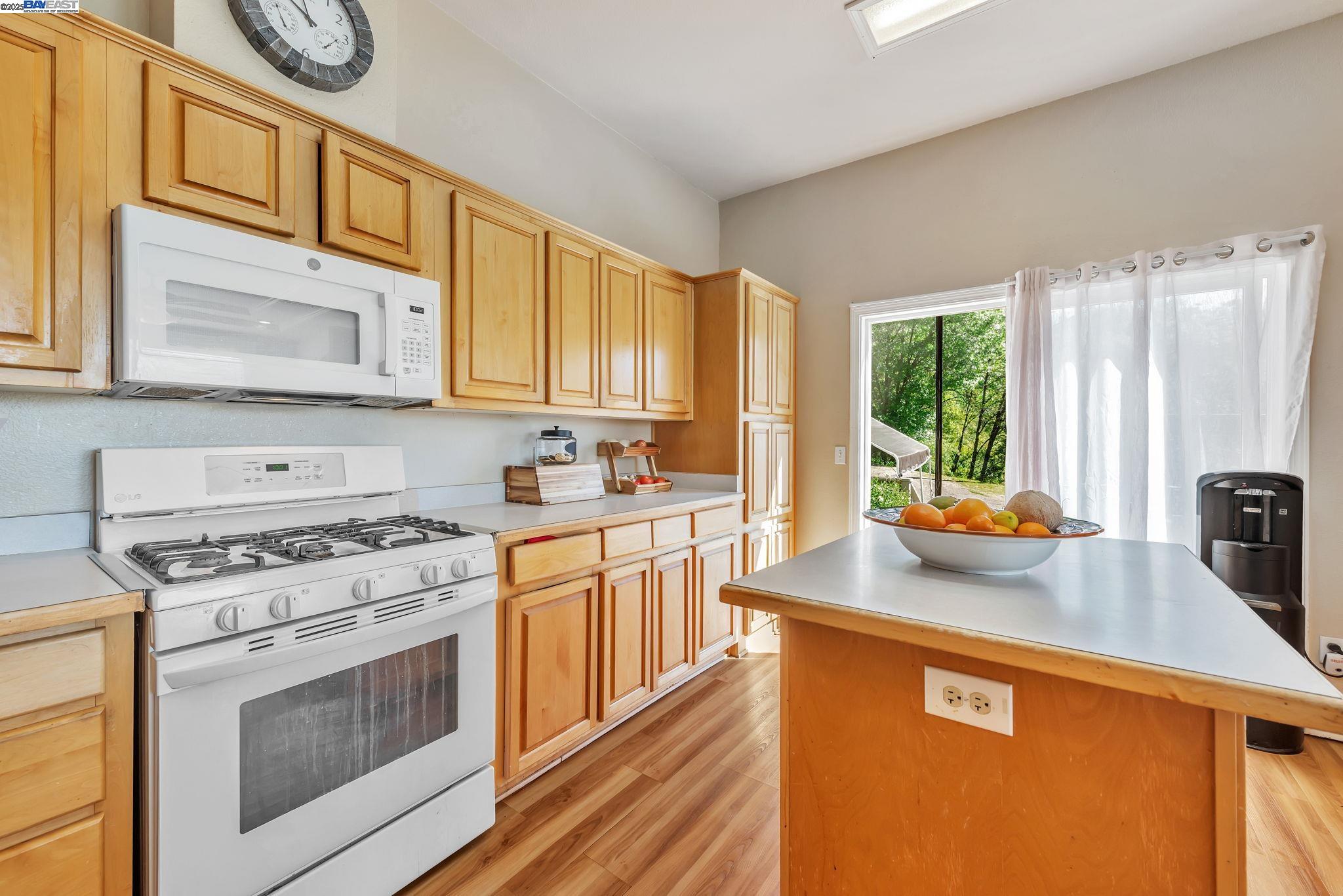 Detail Gallery Image 9 of 59 For 3698 Braden Road, Camino,  CA 95709 - 3 Beds | 2 Baths
