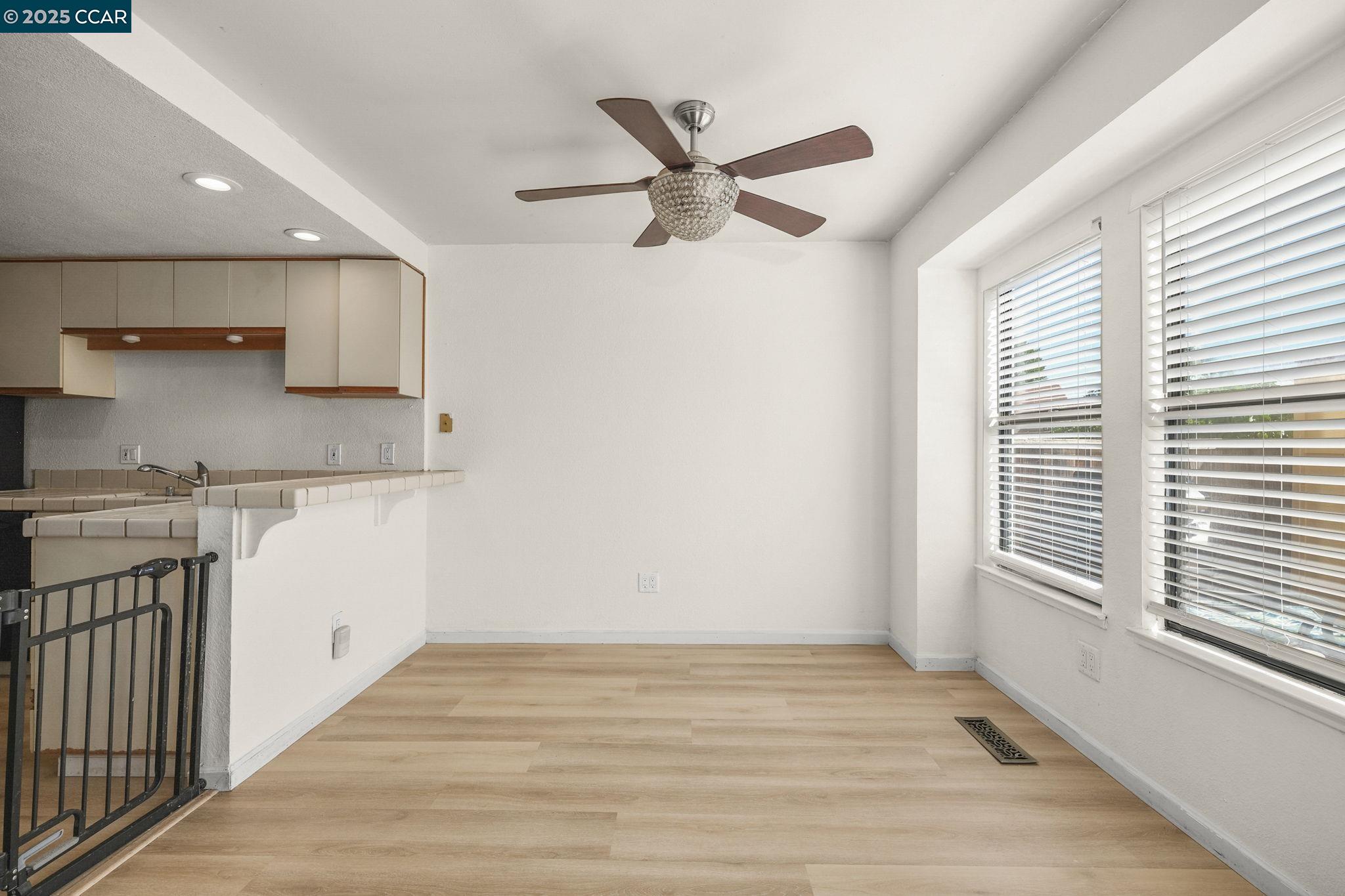 Photo #5: 41096598 Listing 