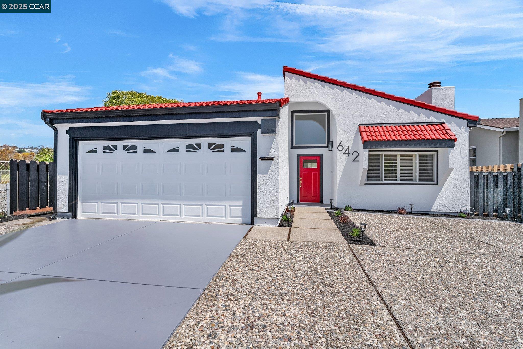 Detail Gallery Image 1 of 41 For 642 S 52nd St, Richmond,  CA 94804 - 3 Beds | 2 Baths