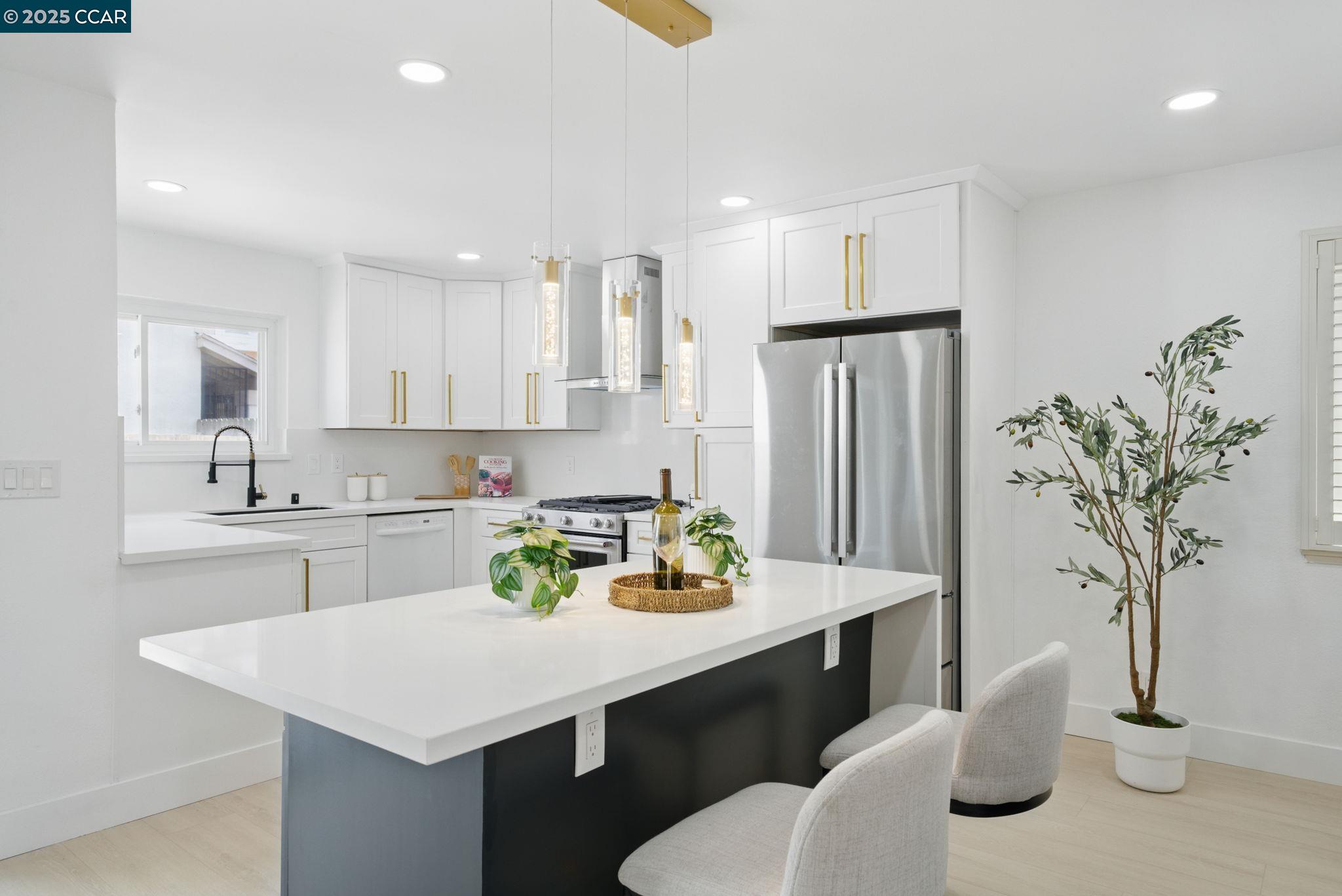 Detail Gallery Image 14 of 41 For 642 S 52nd St, Richmond,  CA 94804 - 3 Beds | 2 Baths