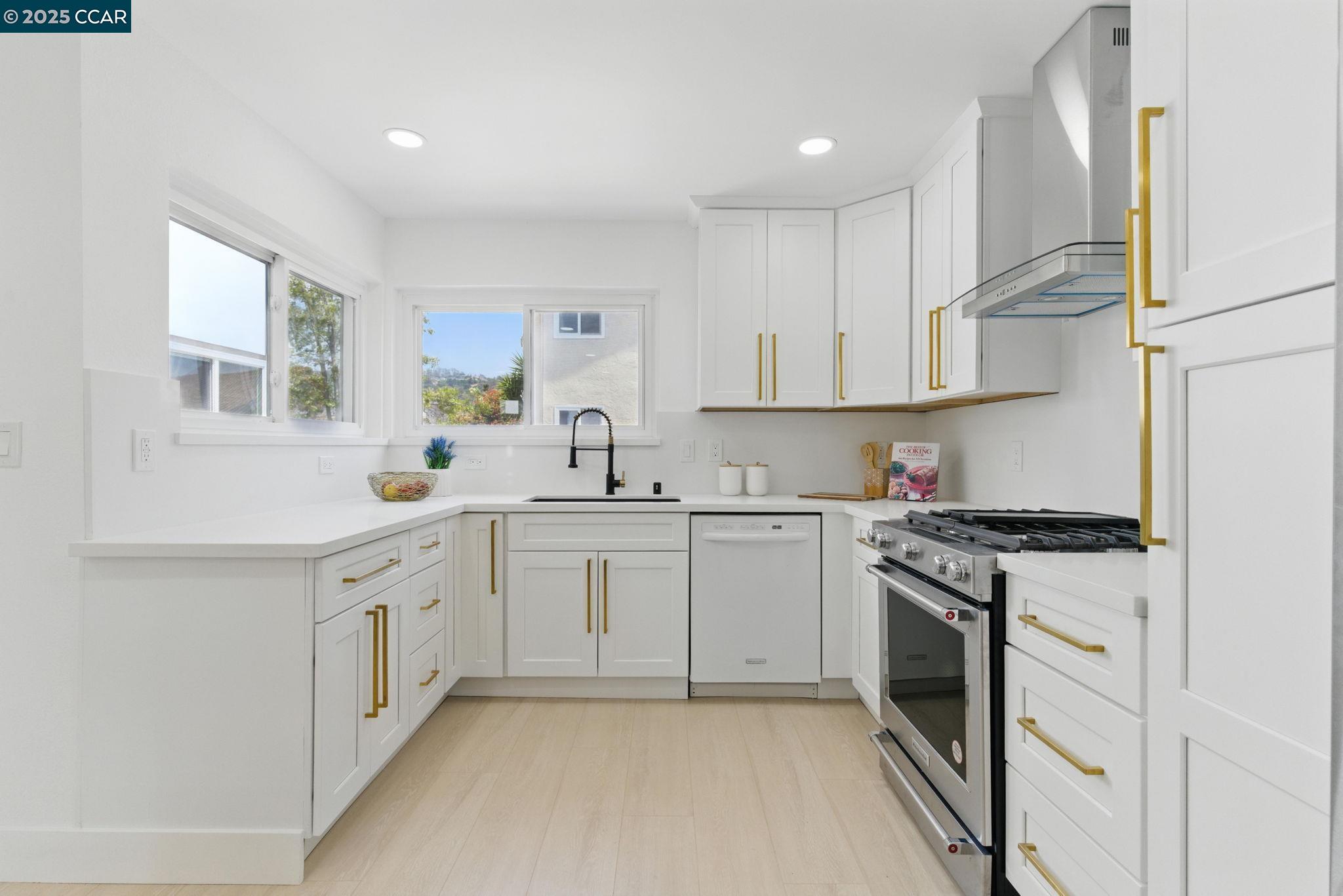Detail Gallery Image 19 of 41 For 642 S 52nd St, Richmond,  CA 94804 - 3 Beds | 2 Baths