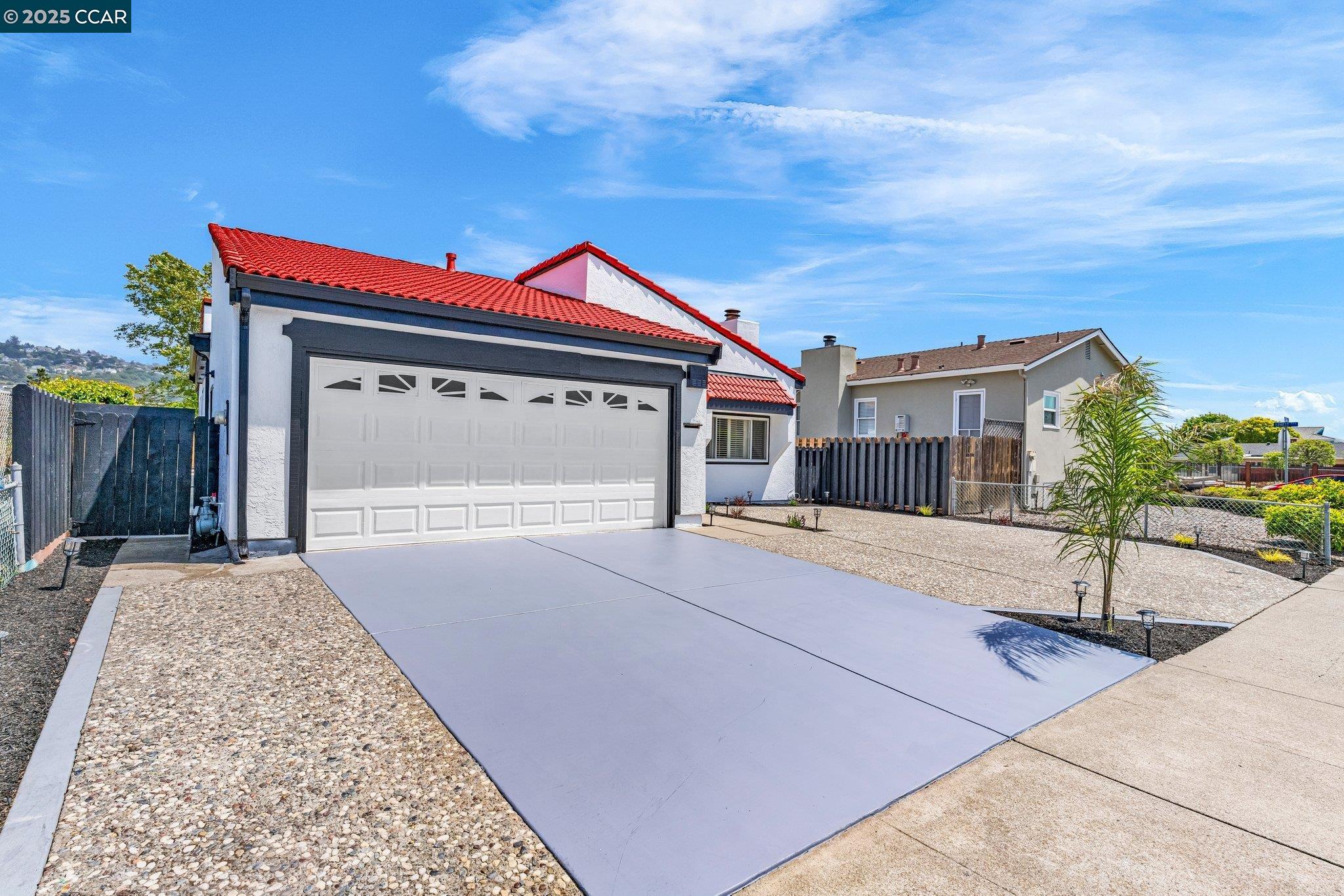 Detail Gallery Image 3 of 41 For 642 S 52nd St, Richmond,  CA 94804 - 3 Beds | 2 Baths