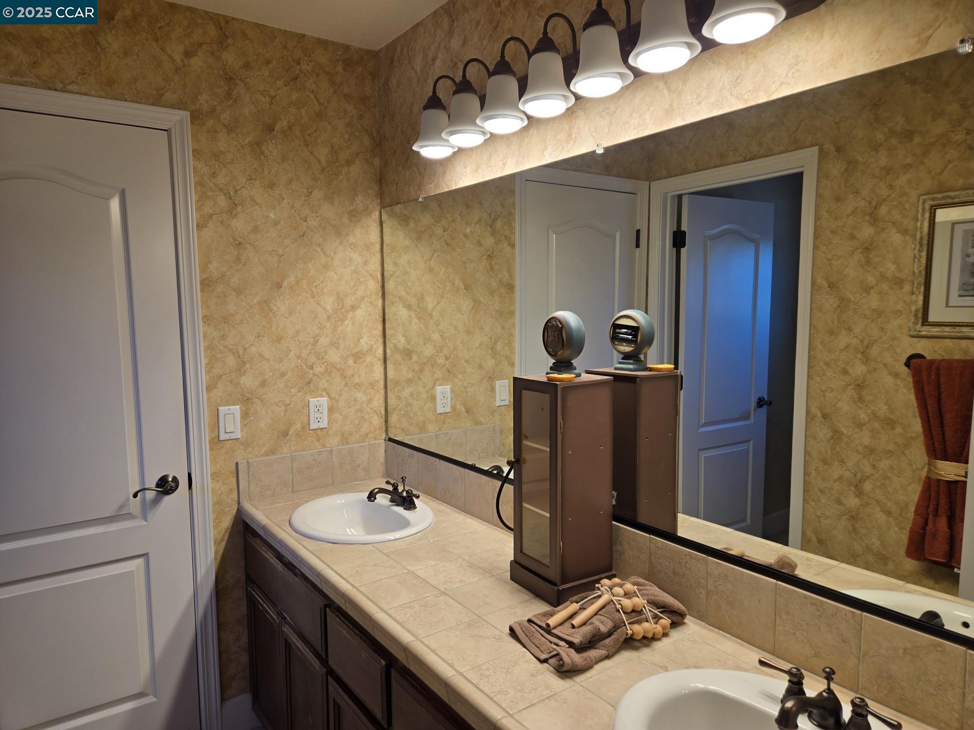 Detail Gallery Image 17 of 21 For 505 Jane Lane, Oakley,  CA 94561 - 5 Beds | 5 Baths