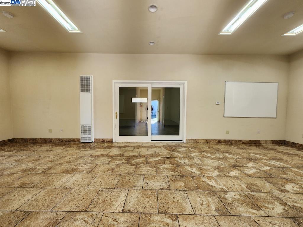 Detail Gallery Image 4 of 12 For 855 Mathew St #B., Santa Clara,  CA 95050 - – Beds | – Baths
