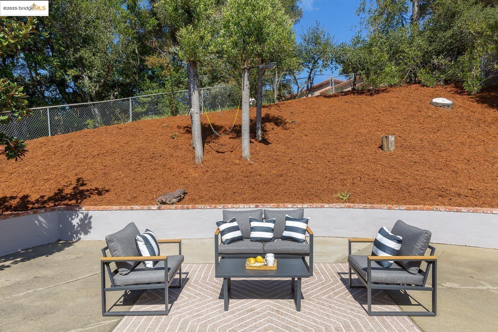 298 Elysian Fields DR, Oakland, California 94605, 4 Bedrooms Bedrooms, 7 Rooms Rooms,3 BathroomsBathrooms,Residential,For Sale,298 Elysian Fields DR,41096613
