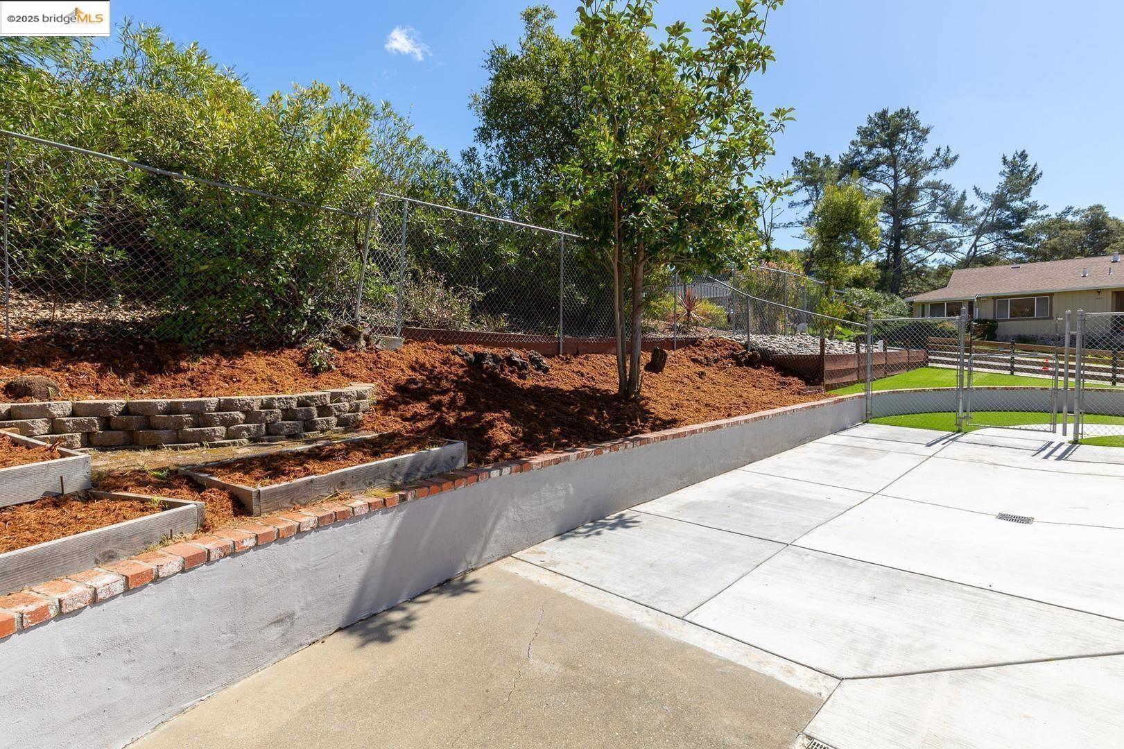 298 Elysian Fields DR, Oakland, California 94605, 4 Bedrooms Bedrooms, 7 Rooms Rooms,3 BathroomsBathrooms,Residential,For Sale,298 Elysian Fields DR,41096613