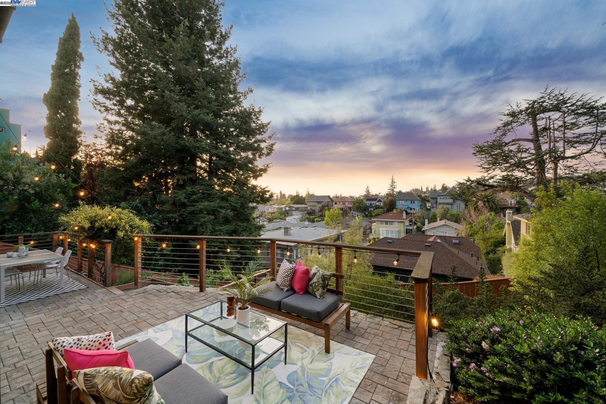 Detail Gallery Image 2 of 44 For 4125 Balfour Avenue, Oakland,  CA 94610 - 4 Beds | 3 Baths