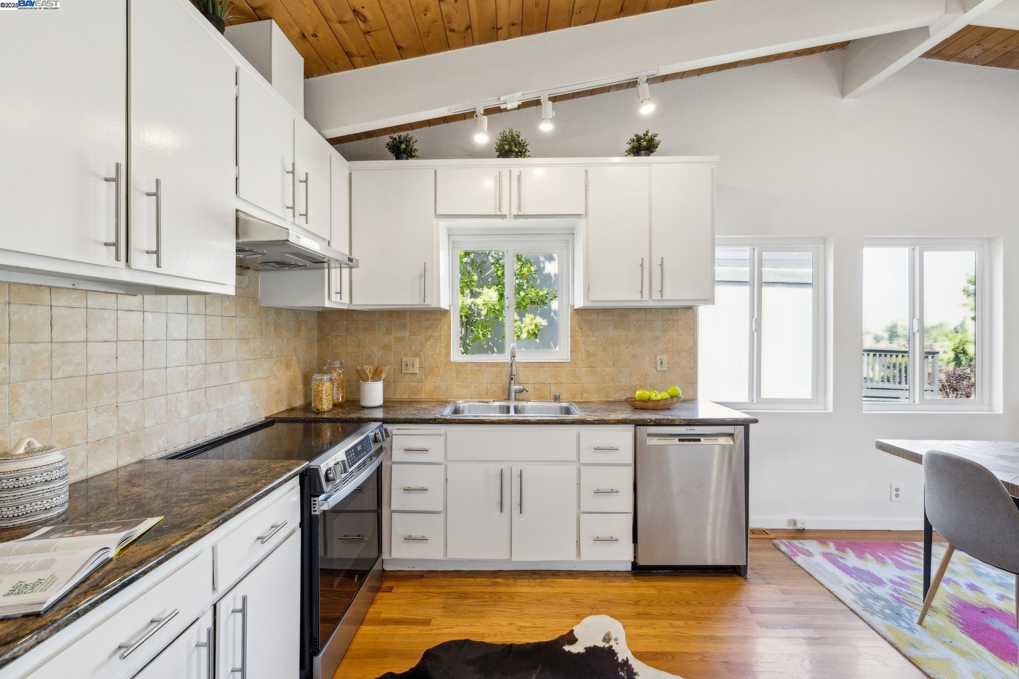 Detail Gallery Image 16 of 44 For 4125 Balfour Avenue, Oakland,  CA 94610 - 4 Beds | 3 Baths