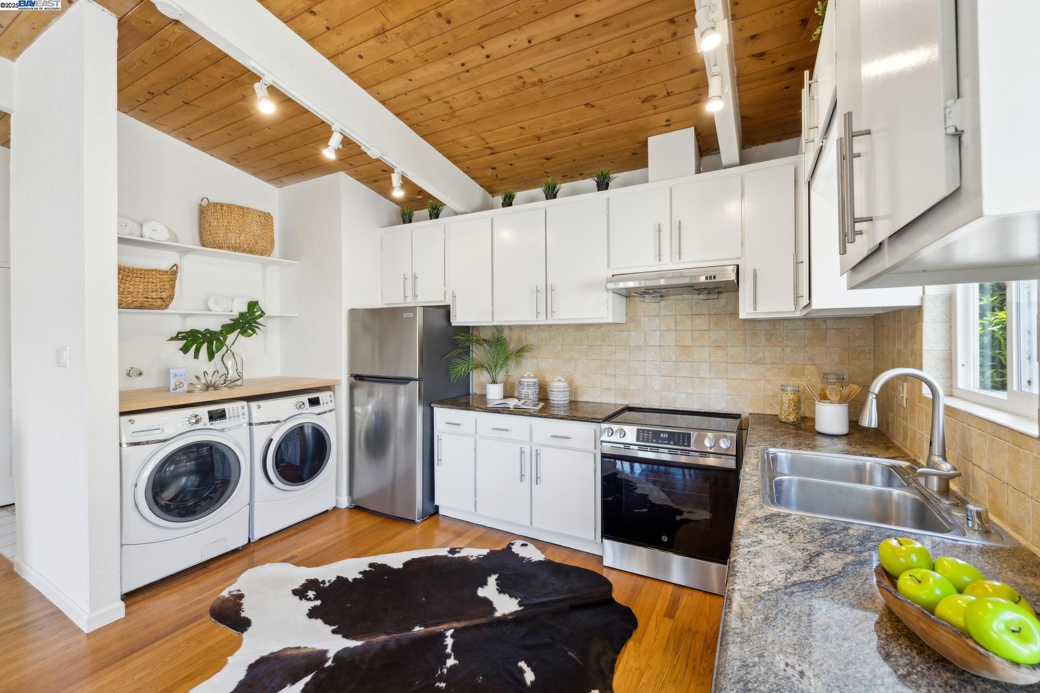 Detail Gallery Image 17 of 44 For 4125 Balfour Avenue, Oakland,  CA 94610 - 4 Beds | 3 Baths