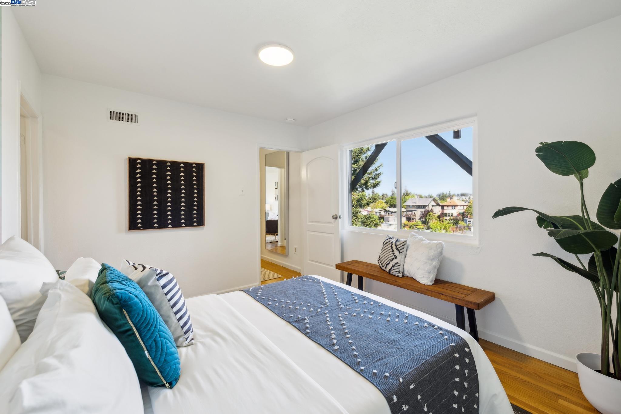 Detail Gallery Image 20 of 44 For 4125 Balfour Avenue, Oakland,  CA 94610 - 4 Beds | 3 Baths
