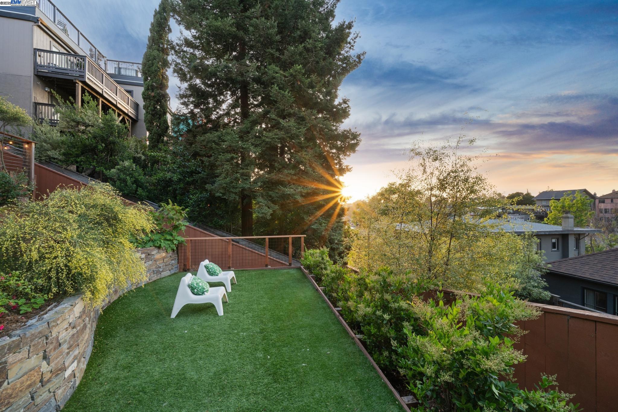 Detail Gallery Image 3 of 44 For 4125 Balfour Avenue, Oakland,  CA 94610 - 4 Beds | 3 Baths