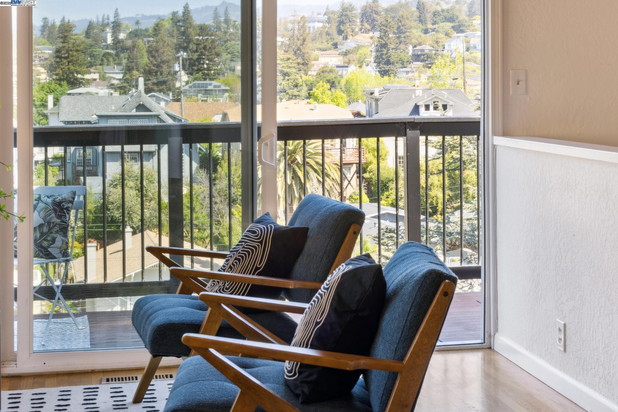 Detail Gallery Image 9 of 44 For 4125 Balfour Avenue, Oakland,  CA 94610 - 4 Beds | 3 Baths