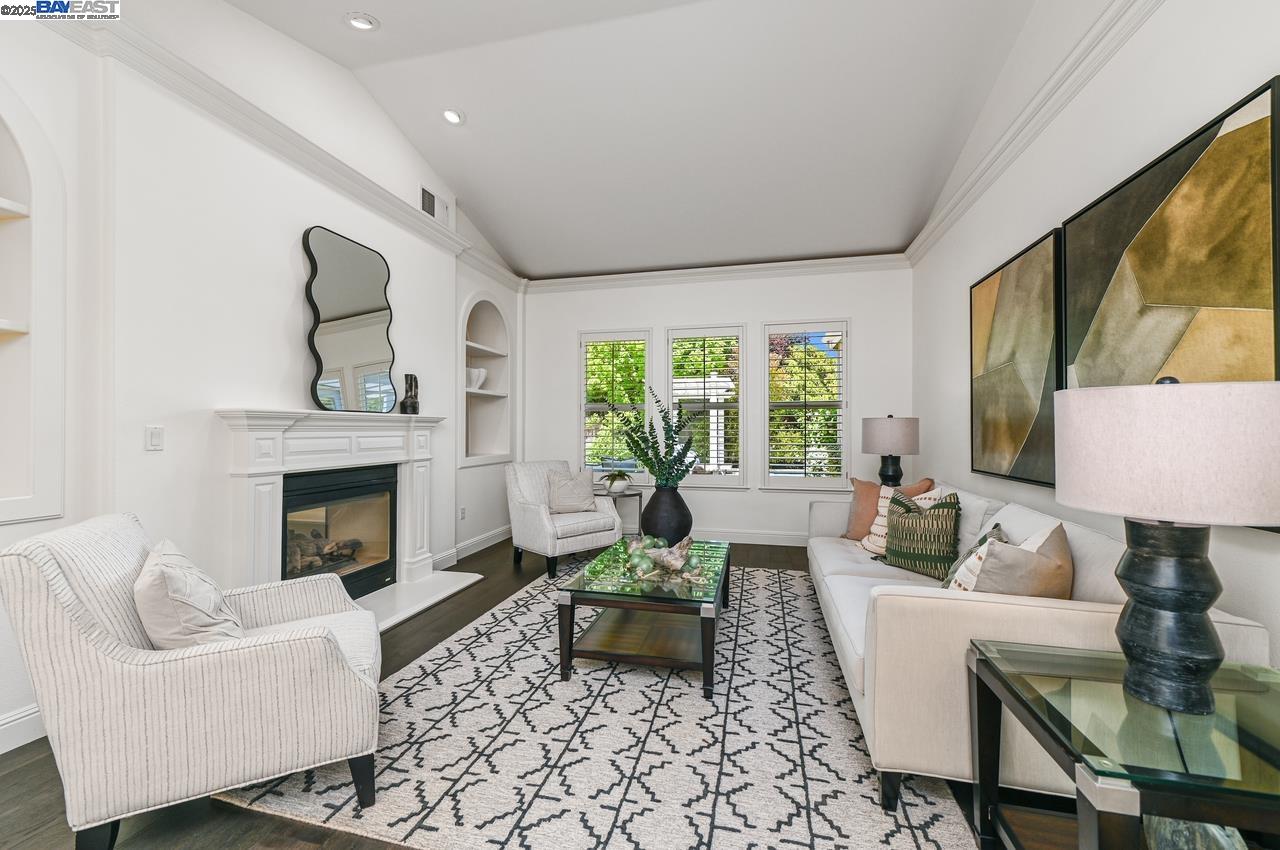 Detail Gallery Image 12 of 60 For 1131 Laguna Creek Ln, Pleasanton,  CA 94566 - 5 Beds | 4 Baths
