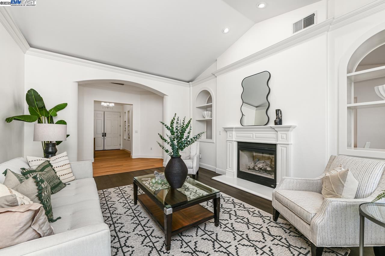Detail Gallery Image 13 of 60 For 1131 Laguna Creek Ln, Pleasanton,  CA 94566 - 5 Beds | 4 Baths