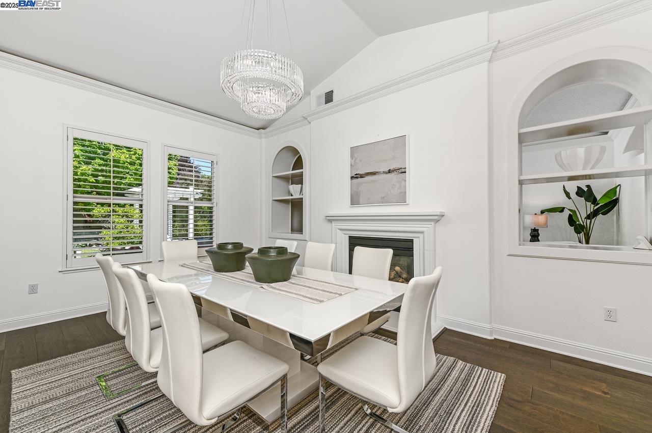 Detail Gallery Image 14 of 60 For 1131 Laguna Creek Ln, Pleasanton,  CA 94566 - 5 Beds | 4 Baths