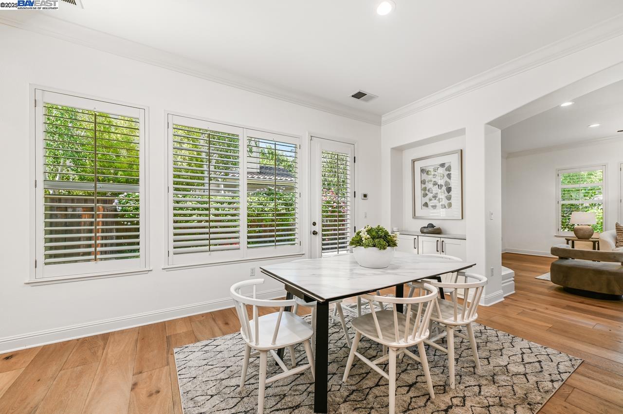 Detail Gallery Image 17 of 60 For 1131 Laguna Creek Ln, Pleasanton,  CA 94566 - 5 Beds | 4 Baths