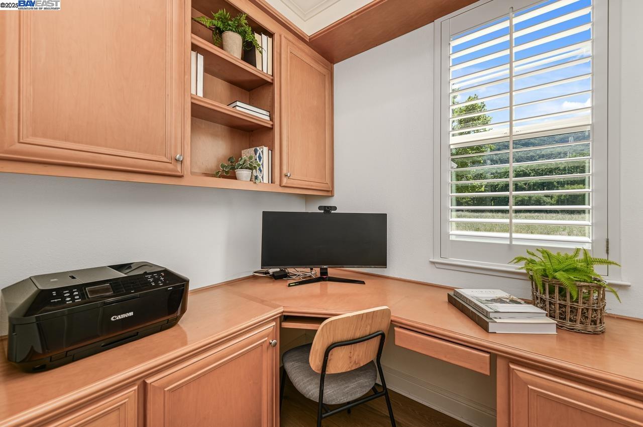 Detail Gallery Image 27 of 60 For 1131 Laguna Creek Ln, Pleasanton,  CA 94566 - 5 Beds | 4 Baths