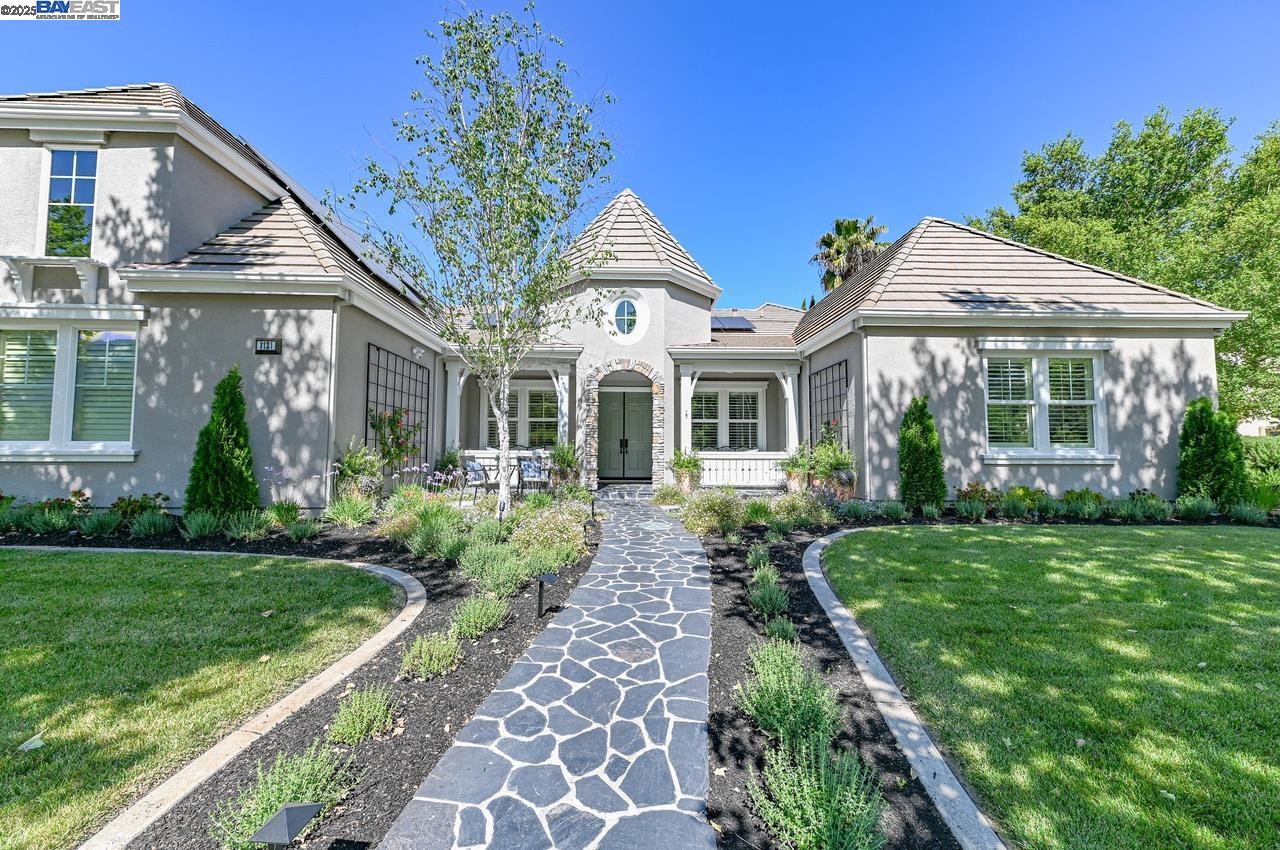 Detail Gallery Image 4 of 60 For 1131 Laguna Creek Ln, Pleasanton,  CA 94566 - 5 Beds | 4 Baths