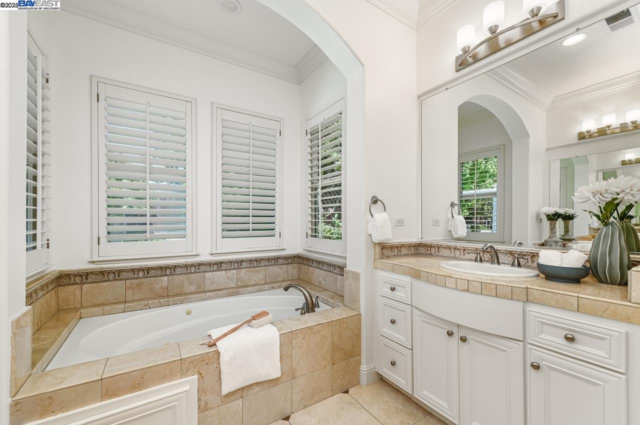 Detail Gallery Image 32 of 60 For 1131 Laguna Creek Ln, Pleasanton,  CA 94566 - 5 Beds | 4 Baths