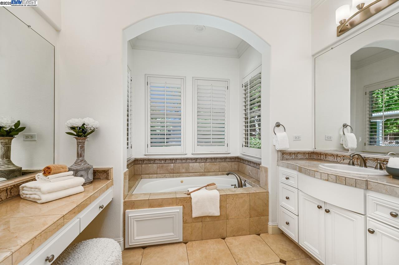 Detail Gallery Image 33 of 60 For 1131 Laguna Creek Ln, Pleasanton,  CA 94566 - 5 Beds | 4 Baths