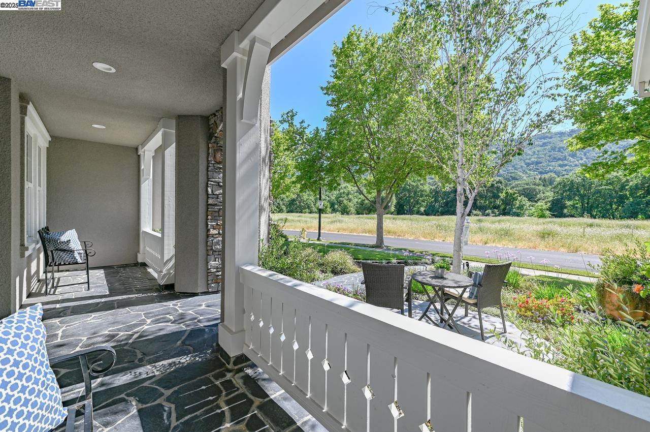 Detail Gallery Image 7 of 60 For 1131 Laguna Creek Ln, Pleasanton,  CA 94566 - 5 Beds | 4 Baths