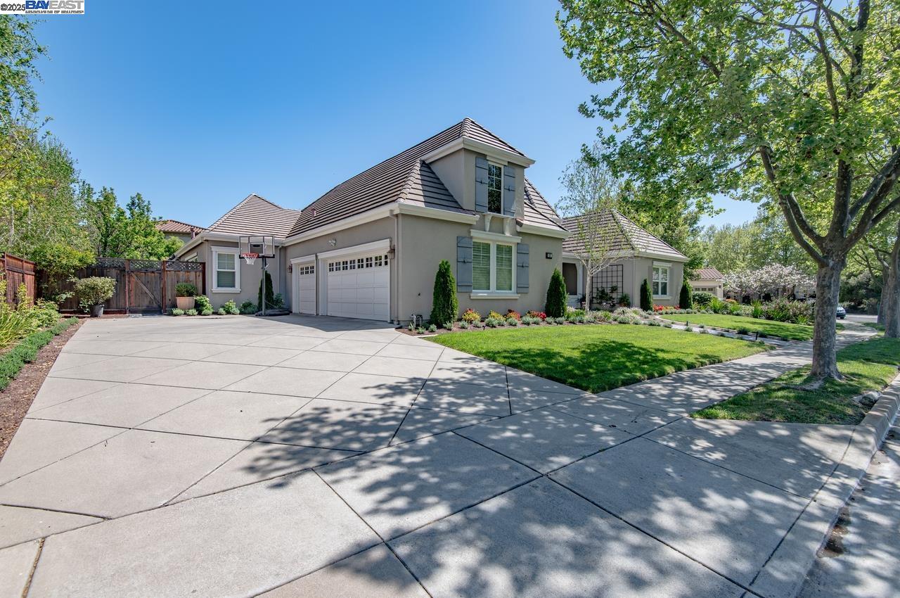 Detail Gallery Image 8 of 60 For 1131 Laguna Creek Ln, Pleasanton,  CA 94566 - 5 Beds | 4 Baths