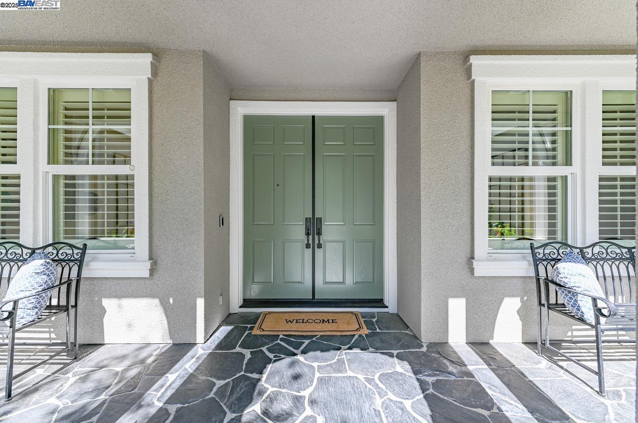 Detail Gallery Image 10 of 60 For 1131 Laguna Creek Ln, Pleasanton,  CA 94566 - 5 Beds | 4 Baths