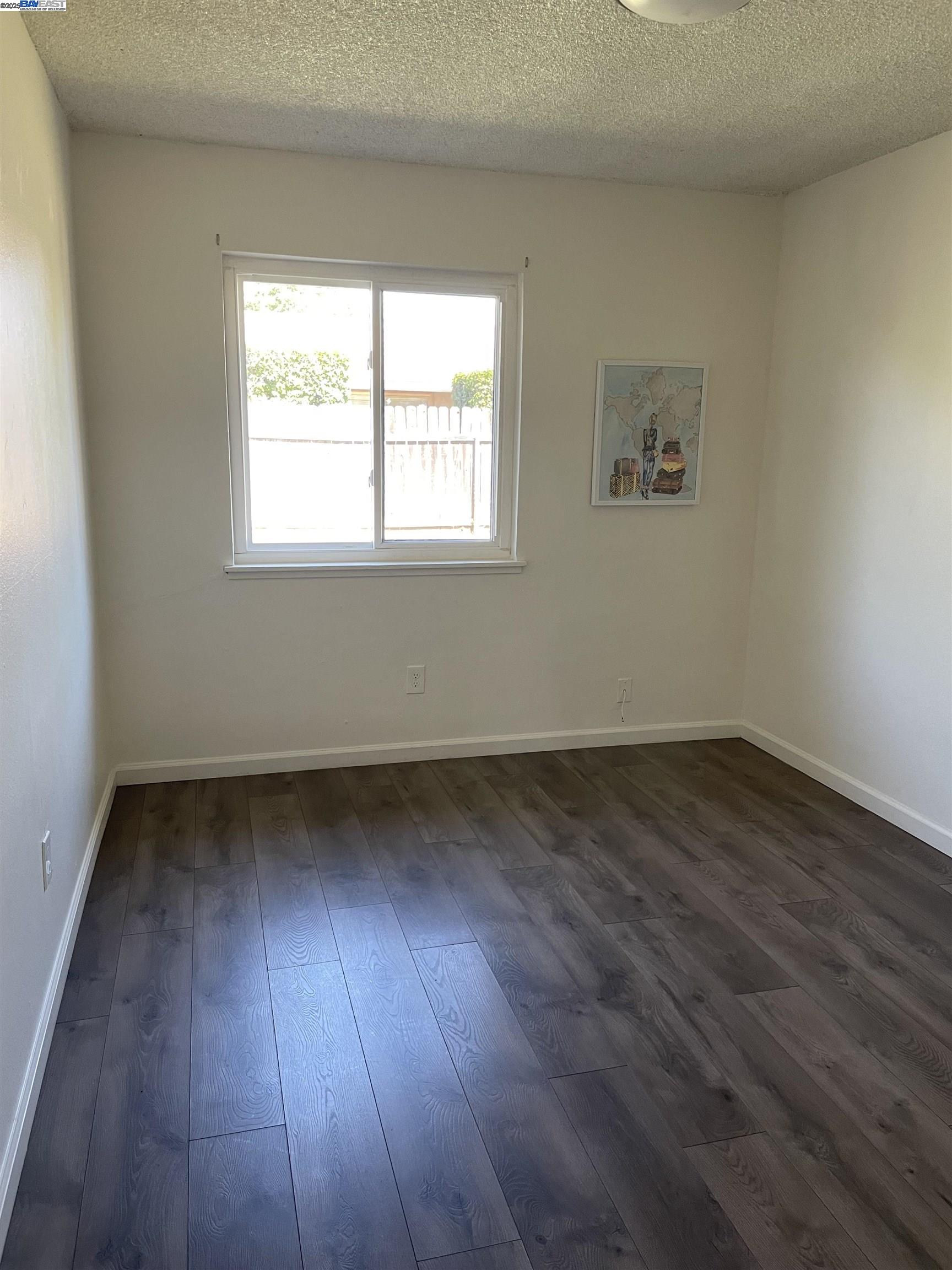 Detail Gallery Image 3 of 12 For 7927 Albion Way, Sacramento,  CA 95832 - 4 Beds | 2 Baths