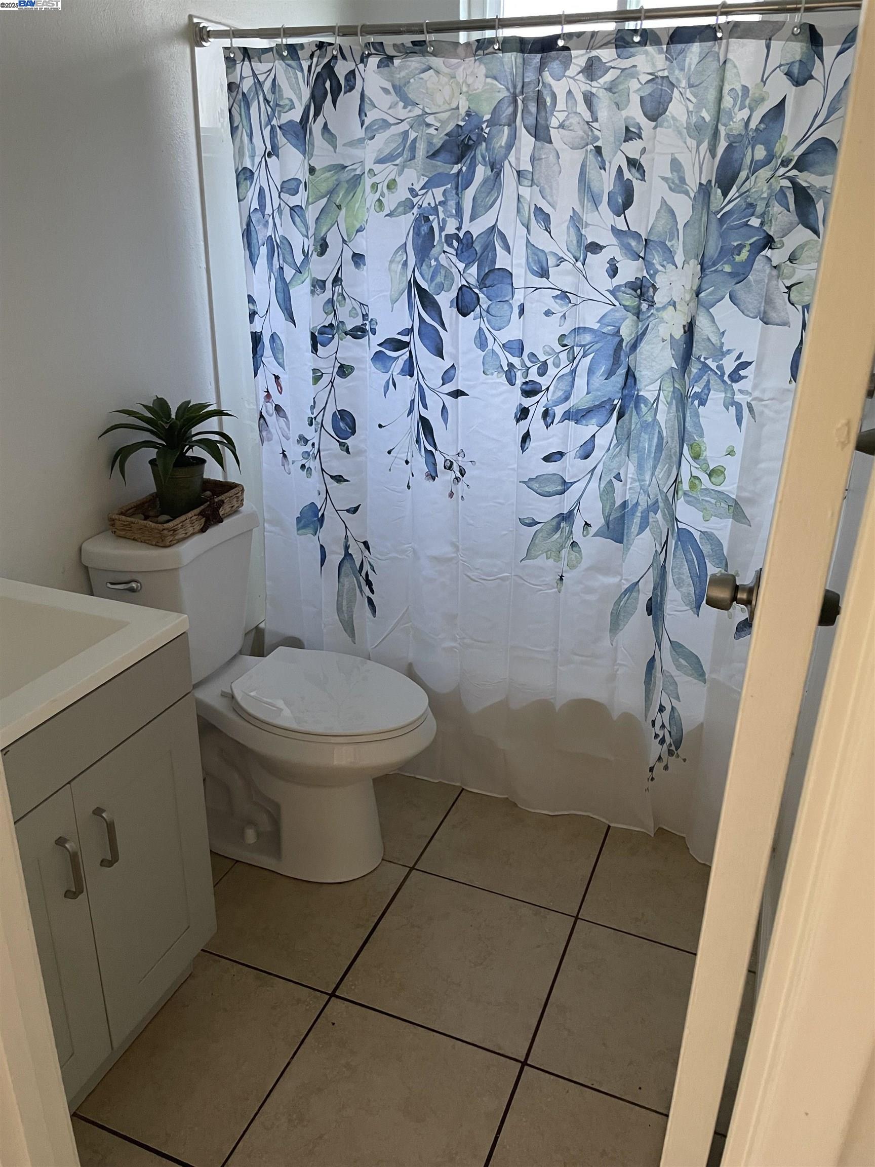 Detail Gallery Image 4 of 12 For 7927 Albion Way, Sacramento,  CA 95832 - 4 Beds | 2 Baths