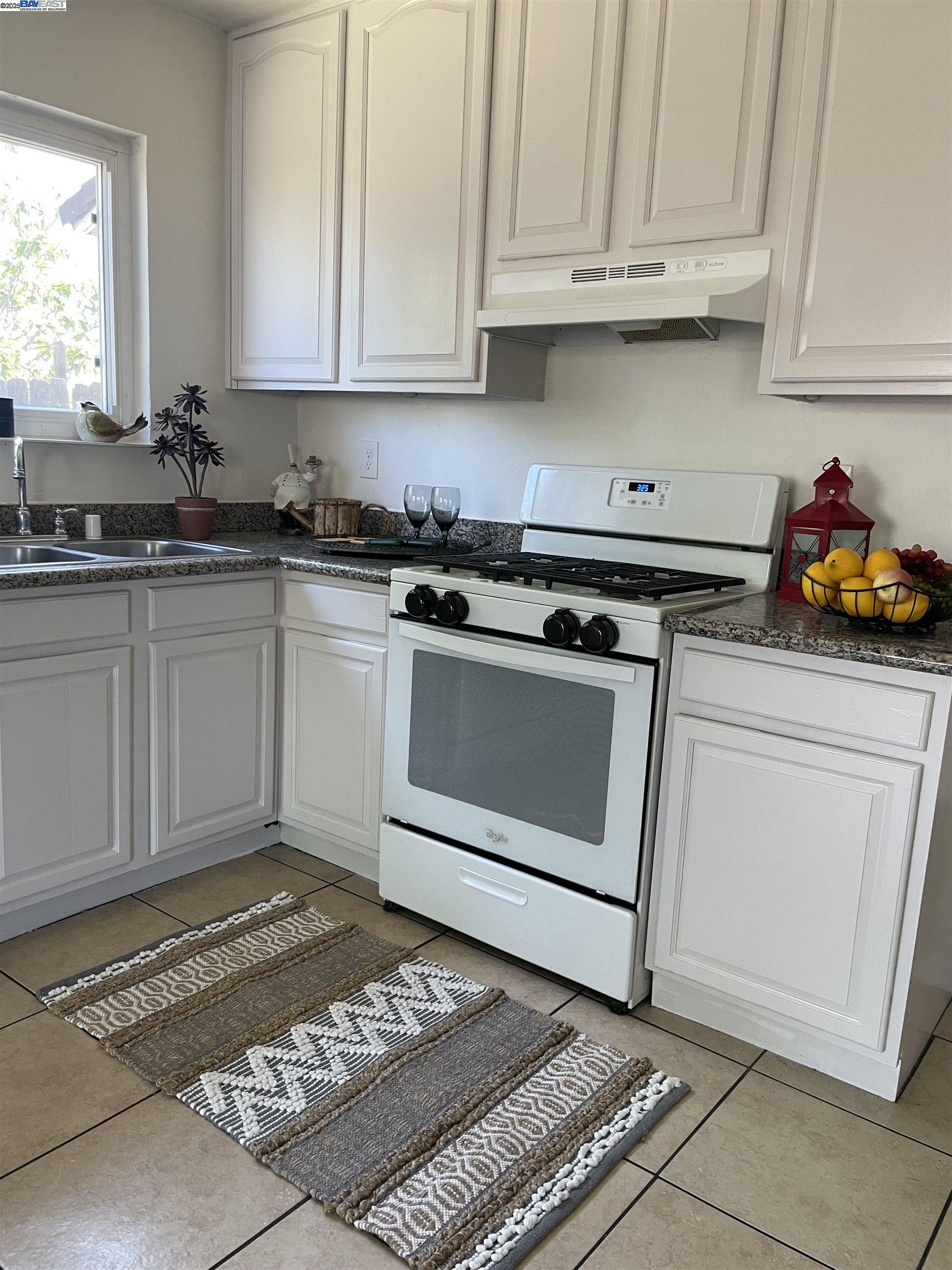 Detail Gallery Image 5 of 12 For 7927 Albion Way, Sacramento,  CA 95832 - 4 Beds | 2 Baths