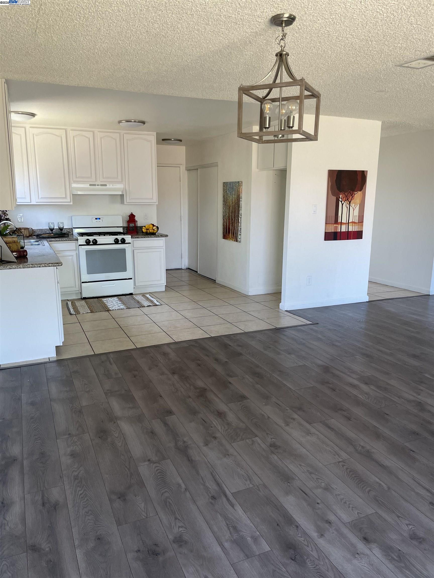 Detail Gallery Image 9 of 12 For 7927 Albion Way, Sacramento,  CA 95832 - 4 Beds | 2 Baths
