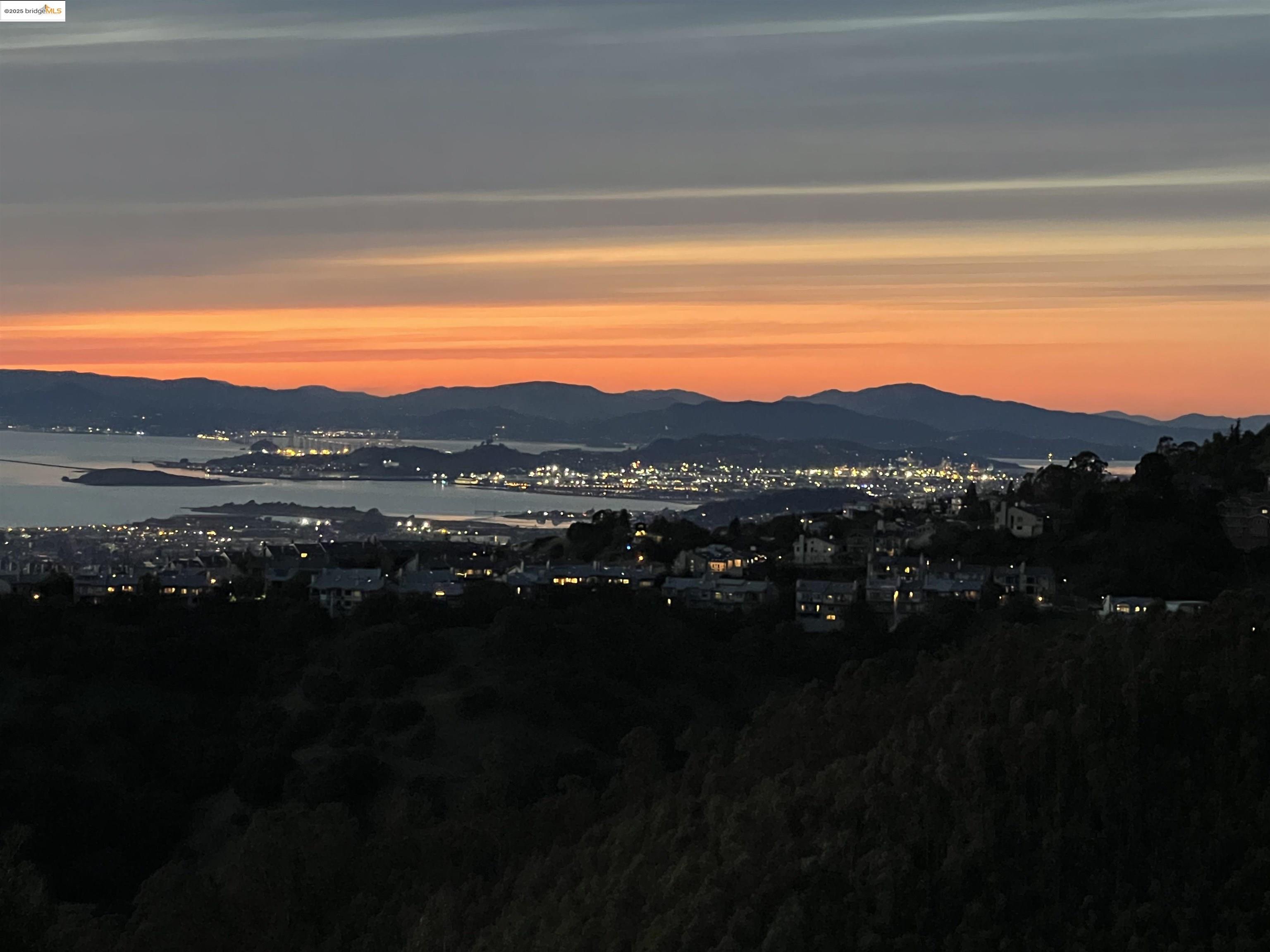 Detail Gallery Image 25 of 37 For 6100 Skyline Blvd, Oakland,  CA 94611 - 2 Beds | 1 Baths