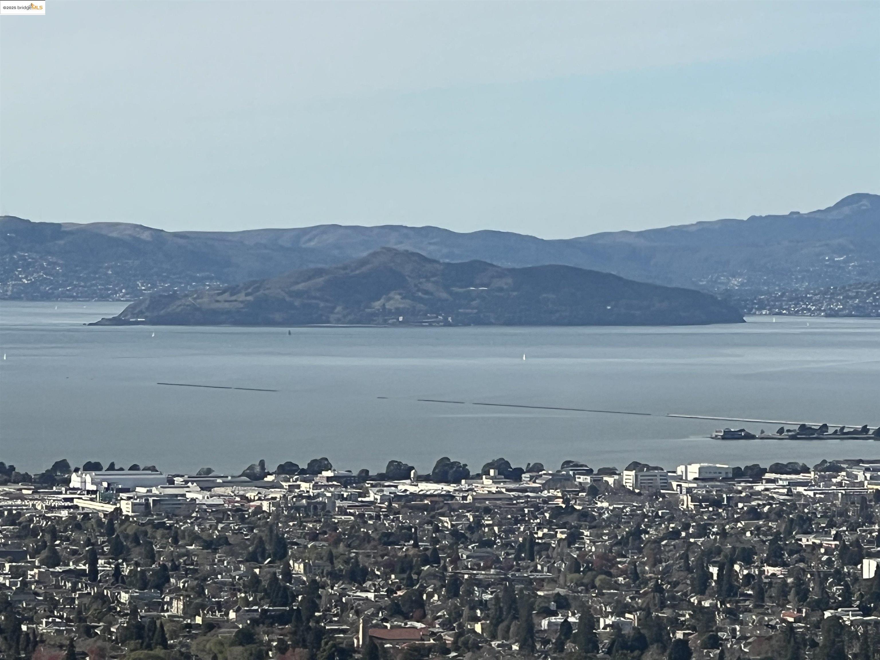 Detail Gallery Image 26 of 37 For 6100 Skyline Blvd, Oakland,  CA 94611 - 2 Beds | 1 Baths